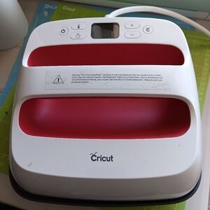 Cricut medium size and small size heat press